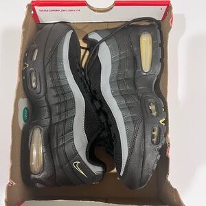 Nike Airmax 95 Men's Black and Gray Sneakers with Gold Accents BNIB